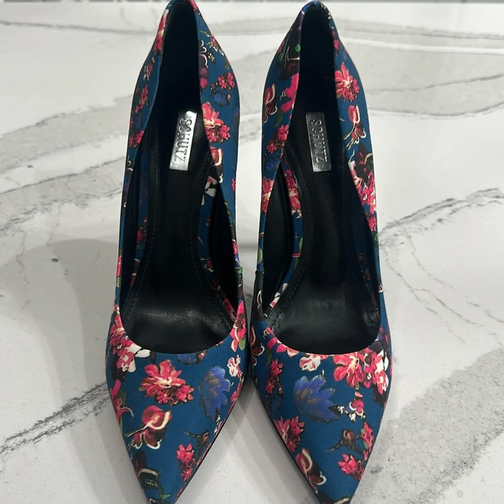 Schutz Floral 👠 4 1/2 inch Heels Size 7